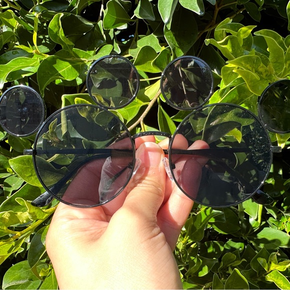 Mickey Mouse Sunglasses (Adult Size) - Picture 4 of 5